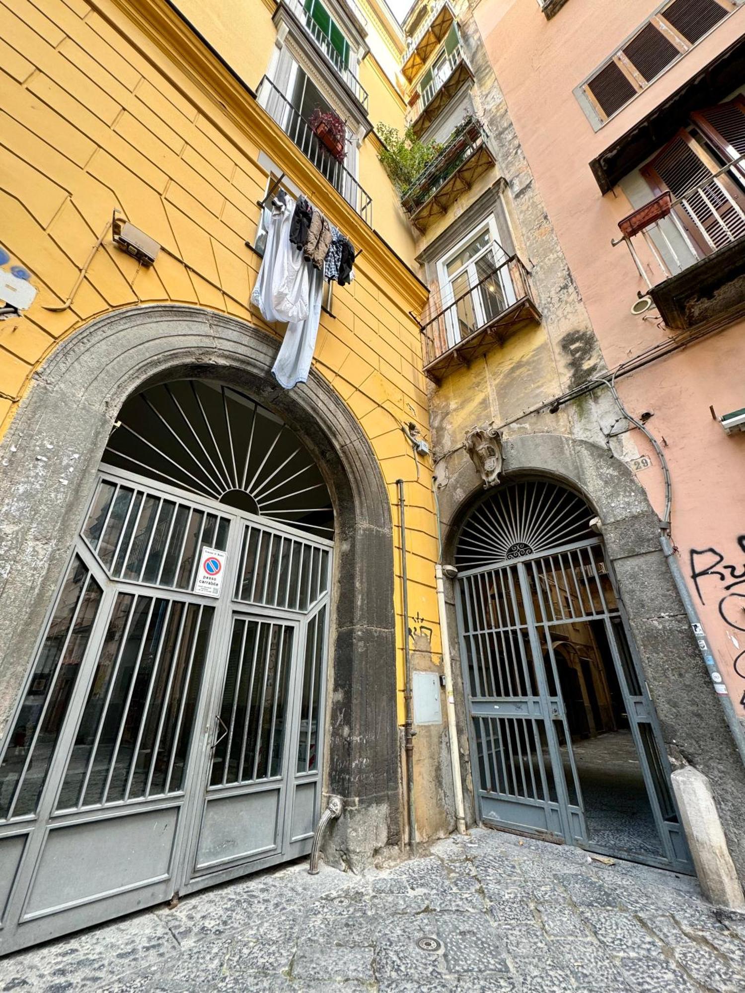 Апартаменты Carlito'S House- Un'Intera Casa Al Centro Storico Неаполь Экстерьер фото